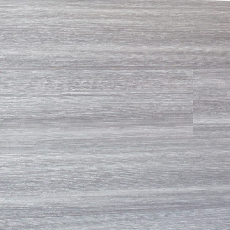 12 mm prémiová laminátová podlaha s hladkým povrchom a svetlosivou štruktúrou dreva